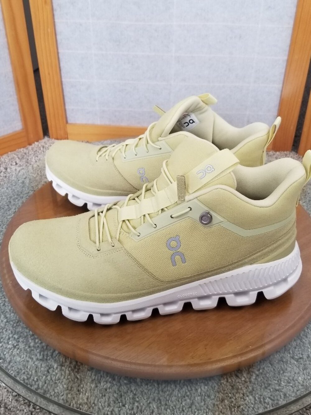 On Cloud Hi Sneakers Endive Green Women's Size 11 Mid-Top Design Running Shoes